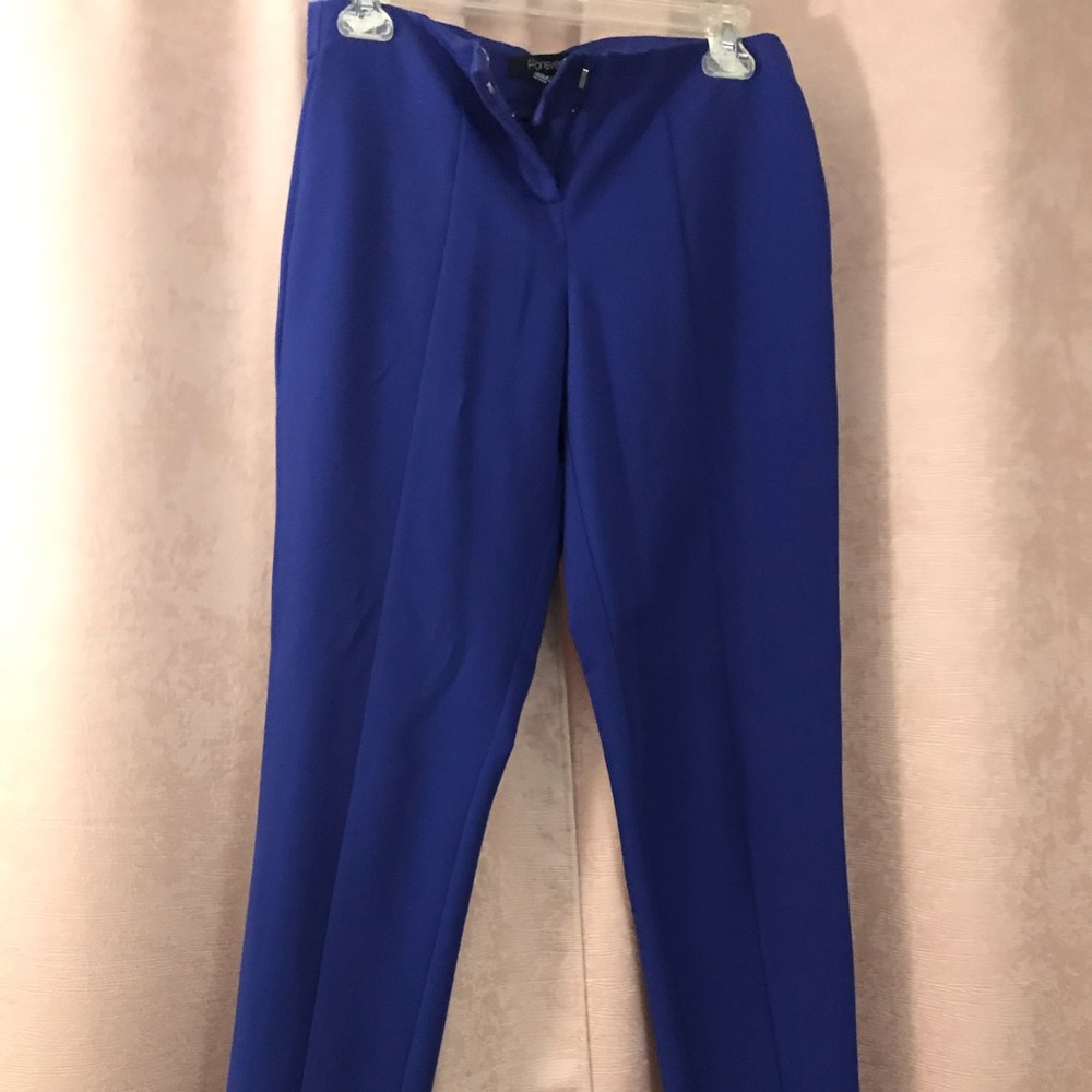 Royal blue ankle pants, cute!